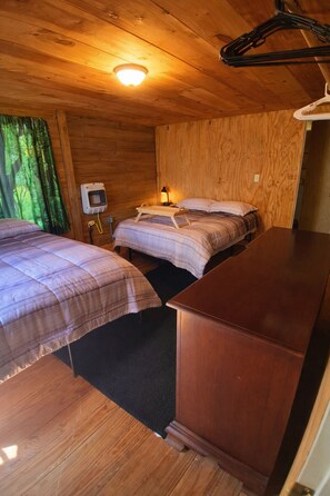 2 bedrooms, internet, bed sheets