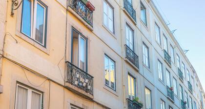 Boavista Apartment: Pano Castle, Graça and City Views, Historic Mouraria Lisbon