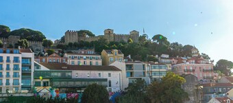 Boavista Apartment: Pano Castle, Graça and City Views, Historic Mouraria Lisbon