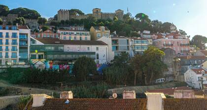 Boavista Apartment: Pano Castle, Graça and City Views, Historic Mouraria Lisbon