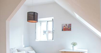 Boavista Apartment: Pano Castle, Graça and City Views, Historic Mouraria Lisbon