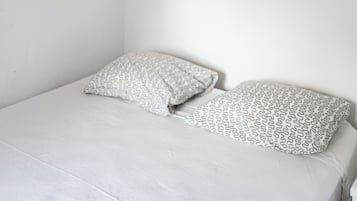 2 bedrooms, free WiFi, bed sheets