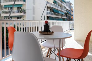 Outdoor dining - Acropolis Exclusive Apartment | 34 Dimitrakopoulou str 11742 Athens (Athens)