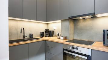 KĂŒhlschrank, Mikrowelle, Ofen, Toaster