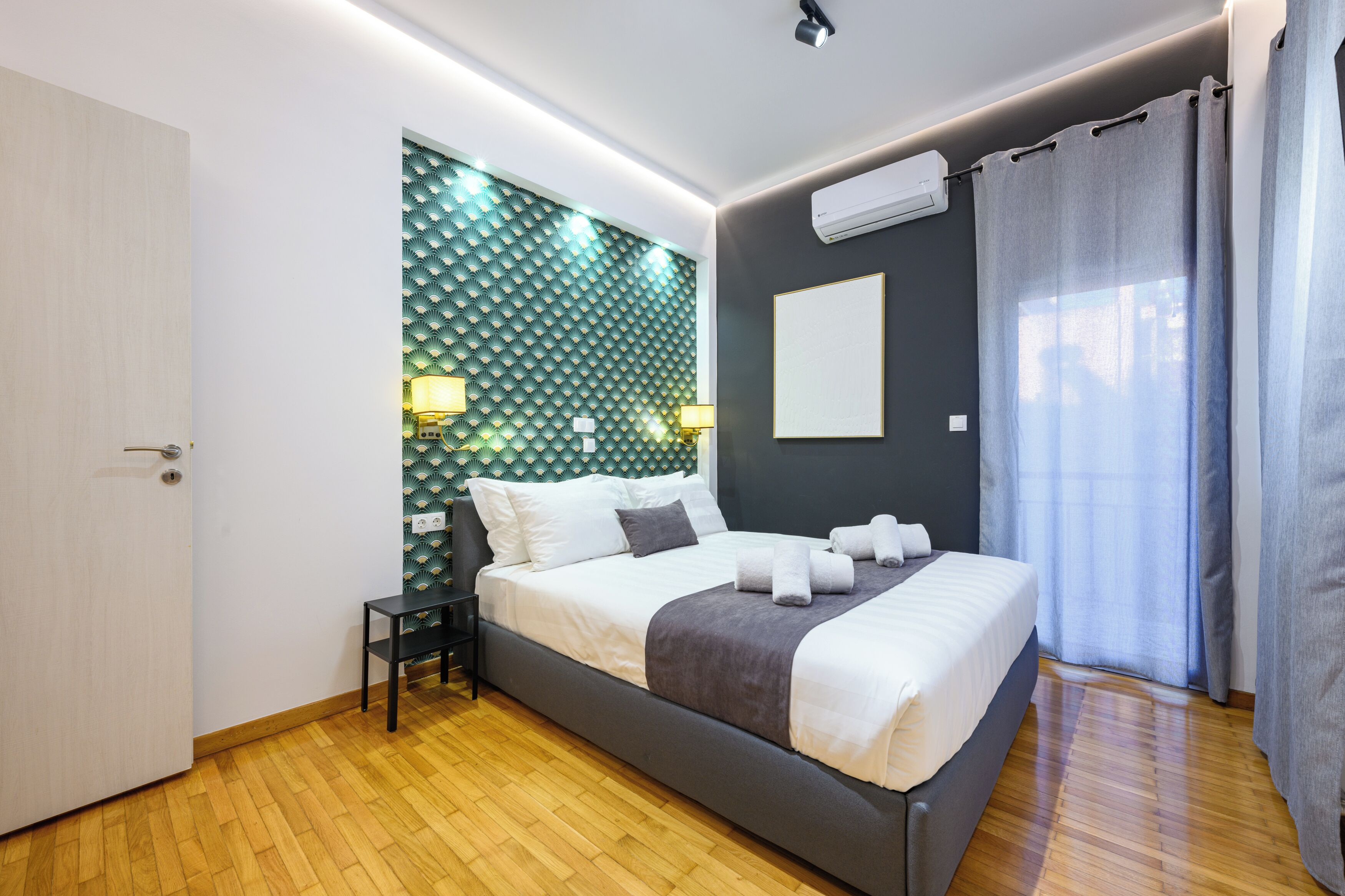 Iron/ironing board, free WiFi, bed sheets