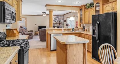 Family-Friendly Lakefront Cabin | Water Fun, Fire Rings & Open Lawns