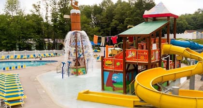 Pine Lakes Cottage Retreat | Nature Trails & Lakeside Fun | Ideal for Families