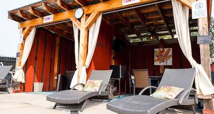 Pine Lakes Cottage Retreat | Nature Trails & Lakeside Fun | Ideal for Families