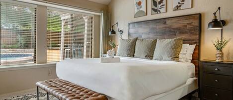 3 bedrooms, desk, iron/ironing board, travel crib