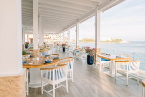 Outdoor dining - Cozy 1BR Private Balcony • Pool, Gym & Beaches (Punta Cana)