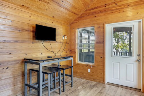 Family Escape | 2 Units | Lakefront Cabin, Seasonal Pool & Water Activities