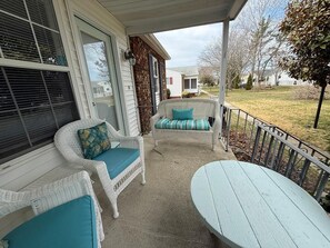 Terrace/patio - Pet Friendly 2 Bedroom Home Close to Beaches and Restaurants (Cape May)