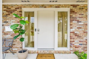 Exterior detail - Sunset on the Coast | Private Pool | Dog Friendly | Boat Launch | Volleyball & Pickleball (Gulf Breeze)