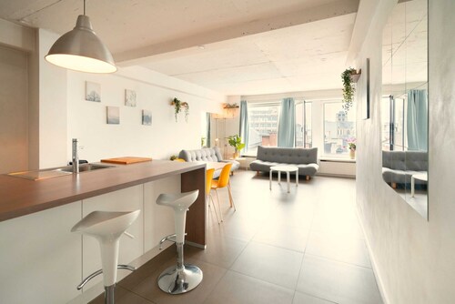 Centrally Located Antwerp Stay for 10