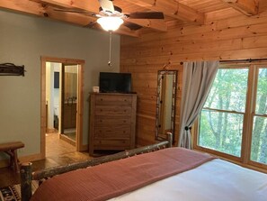 4 bedrooms, free WiFi, bed sheets