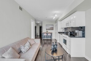 Living area - The Sventy hotel - Free Parking (Toronto)