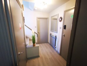 Room - 2BR Central Apartment (Belfast)