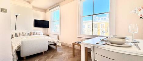 1 chambre, fer et planche à repasser, Wi-Fi, literie fournie
