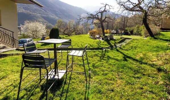 Outdoor dining - Vrbo Property (ESSERTS BLAY)