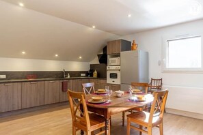 Dining - Vrbo Property (ESSERTS BLAY)