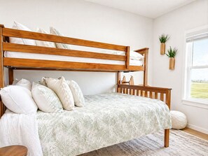 2 bedrooms, free WiFi, bed sheets - WPB142: Walk to the Beach, Pet Friendly, Rooftop Terrace (Port Aransas)