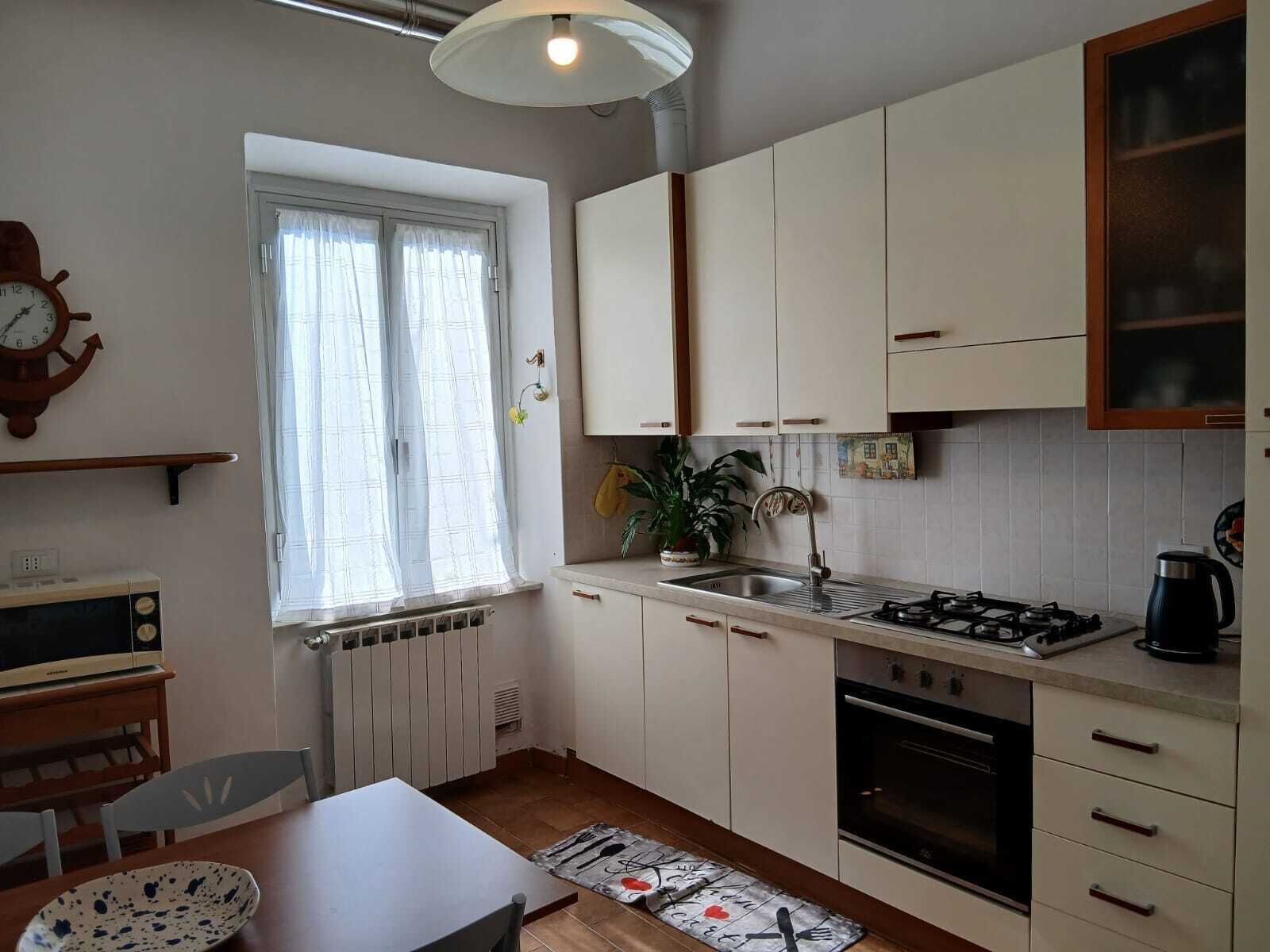 Frigorifero, microonde, forno, pentole/stoviglie/utensili