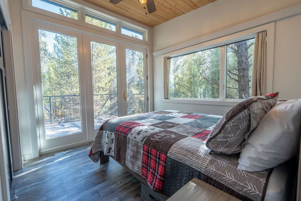 4 bedrooms, iron/ironing board, travel cot, WiFi
