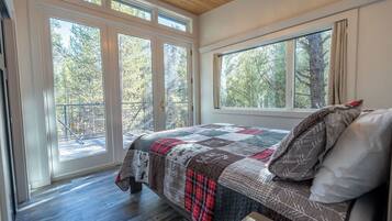 4 bedrooms, iron/ironing board, travel crib, WiFi