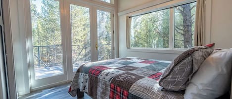 4 bedrooms, iron/ironing board, travel cot, WiFi