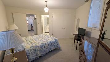 3 chambres, bureau, fer et planche à repasser, accès au Wi-Fi (inclus)