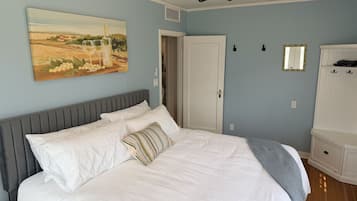 1 bedroom, desk, WiFi, bed sheets
