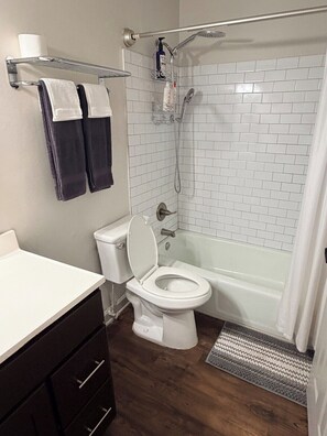 Bathroom - New & Modern Near Airport & Downtown<br> #210 (Atlanta)
