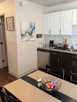 Dining - New & Modern Near Airport & Downtown<br> #210 (Atlanta)