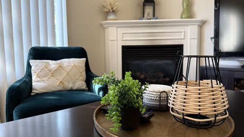 Monthly Stays- Cozy 3 Bd in Peaceful Neighborhood, Walk to Lake, Short Drive DT