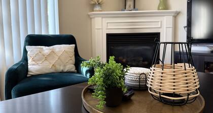 Monthly Stays- Cozy 3 Bd in Peaceful Neighborhood, Walk to Lake, Short Drive DT