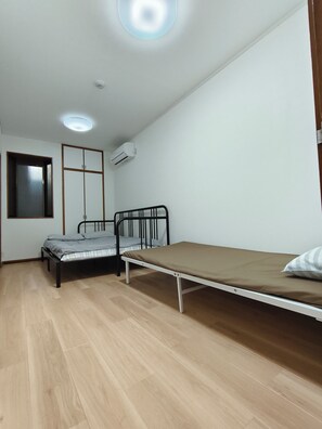 Room - 9 minutes from JR Namba Station/Airport Bus Terminal, 6 minutes from JR Ashiwarabashi Station, close to both Shinsaibashi and Kyocera Dome Osaka, Ohara 101 (大阪市)