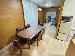 Dining - 9 minutes from JR Namba Station/Airport Bus Terminal, 6 minutes from JR Ashiwarabashi Station, close to both Shinsaibashi and Kyocera Dome Osaka, Ohara 101 (大阪市)