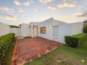 Exterior - Cozy 2BR Villa in Ocean Village (Sosúa)