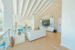 TV - 5BR Hispaniola Villa in Sosua (Sosúa)