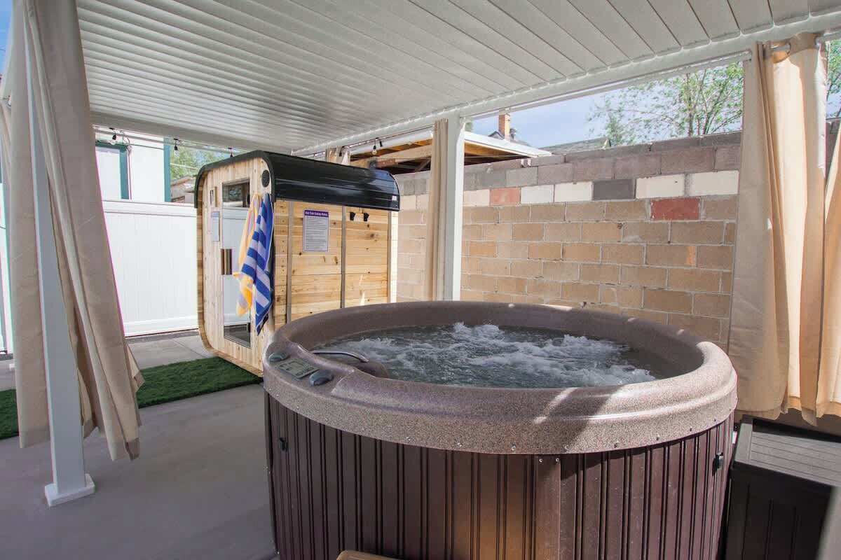 Outdoor spa tub