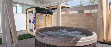 Outdoor spa tub