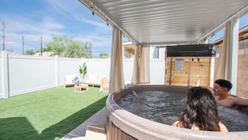 Bain à remous extérieur