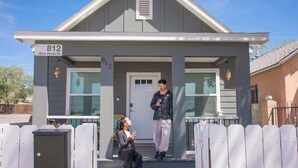 A residential house with a front porch, a mailbox, and a door. - ZenDen Spa+Sauna+Hot Tub+Pet Friendly+No Pet Fee! (Albuquerque)