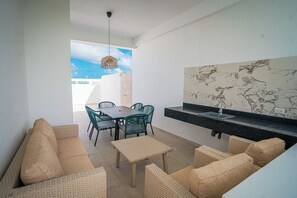 Outdoor dining - Stunning Penthouse with Golf Course Views and Rooftop Terrace in Punta Cana. (Punta Cana)