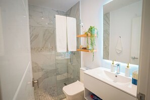 Bathroom - Stunning Penthouse with Golf Course Views and Rooftop Terrace in Punta Cana. (Punta Cana)