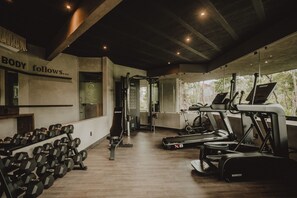 A gym with treadmills, dumbbells, and weight machines. - Private Jungle Retreat + Fast Wi-Fi & Private Pool (Tulum)