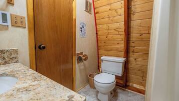 Haartrockner, Handtücher, Seife, Toilettenpapier
