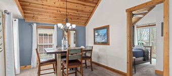 New! Lakefront! Grill! Water toys! Sleeps 6!
