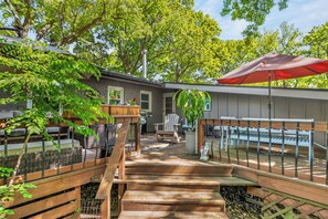 Outdoor dining - The Eby Family Lodge Overland Park KS (Overland Park)
