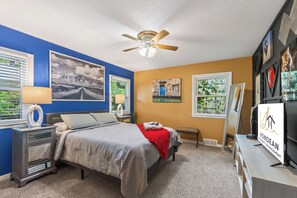 3 bedrooms, iron/ironing board, WiFi, bed sheets - The Eby Family Lodge Overland Park KS (Overland Park)